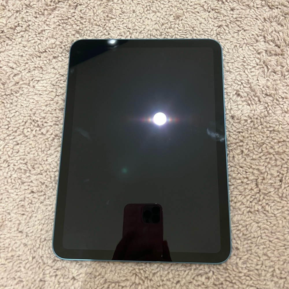 Apple iPad (10th gen)